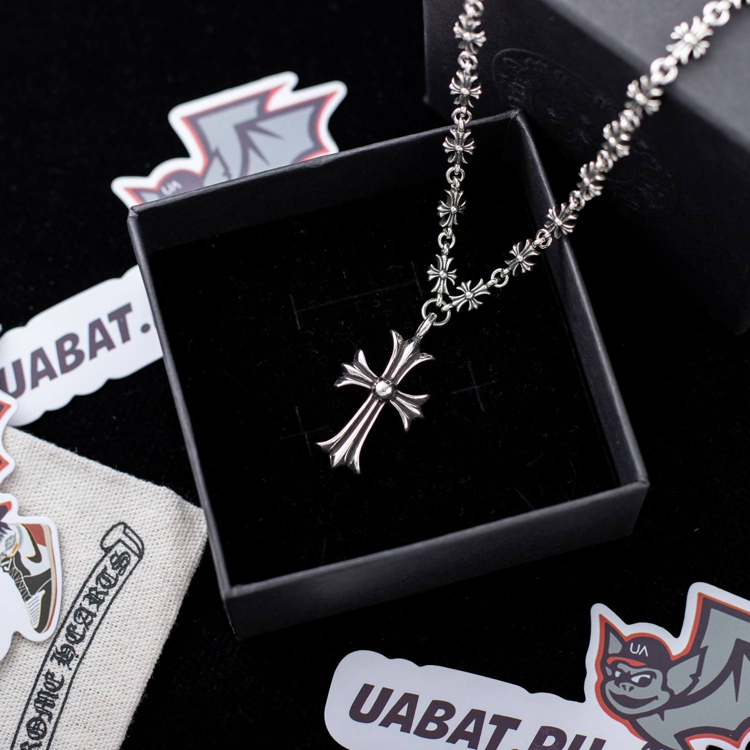 Ch**me He**ts silver cross pendant necklace g9315