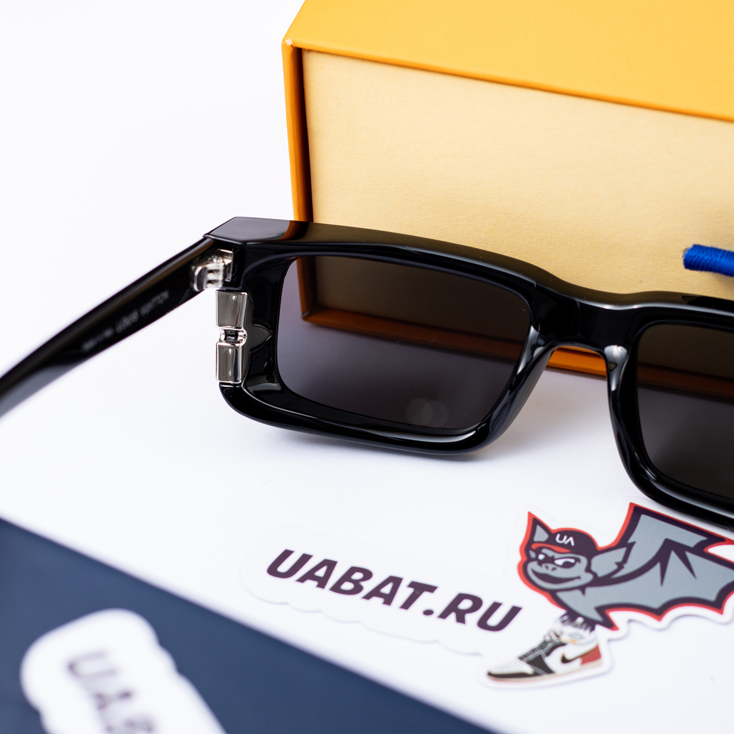 l0*is V*t0n venice square sunglasses z2187u