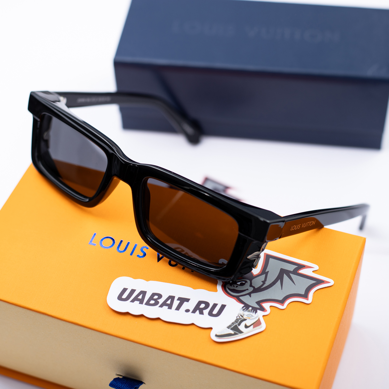 l0*is V*t0n venice square sunglasses z2187u