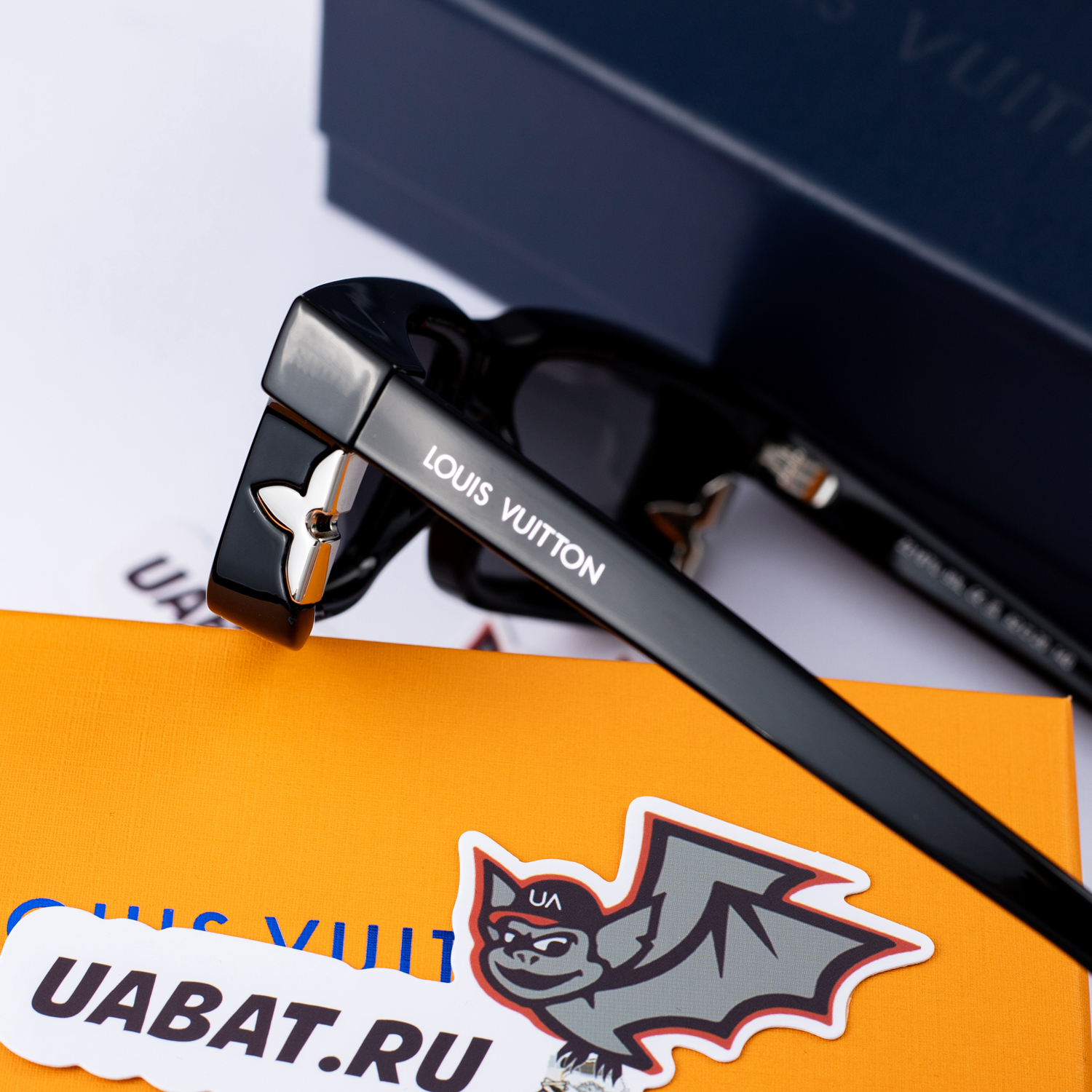 l0*is V*t0n venice square sunglasses z2187u