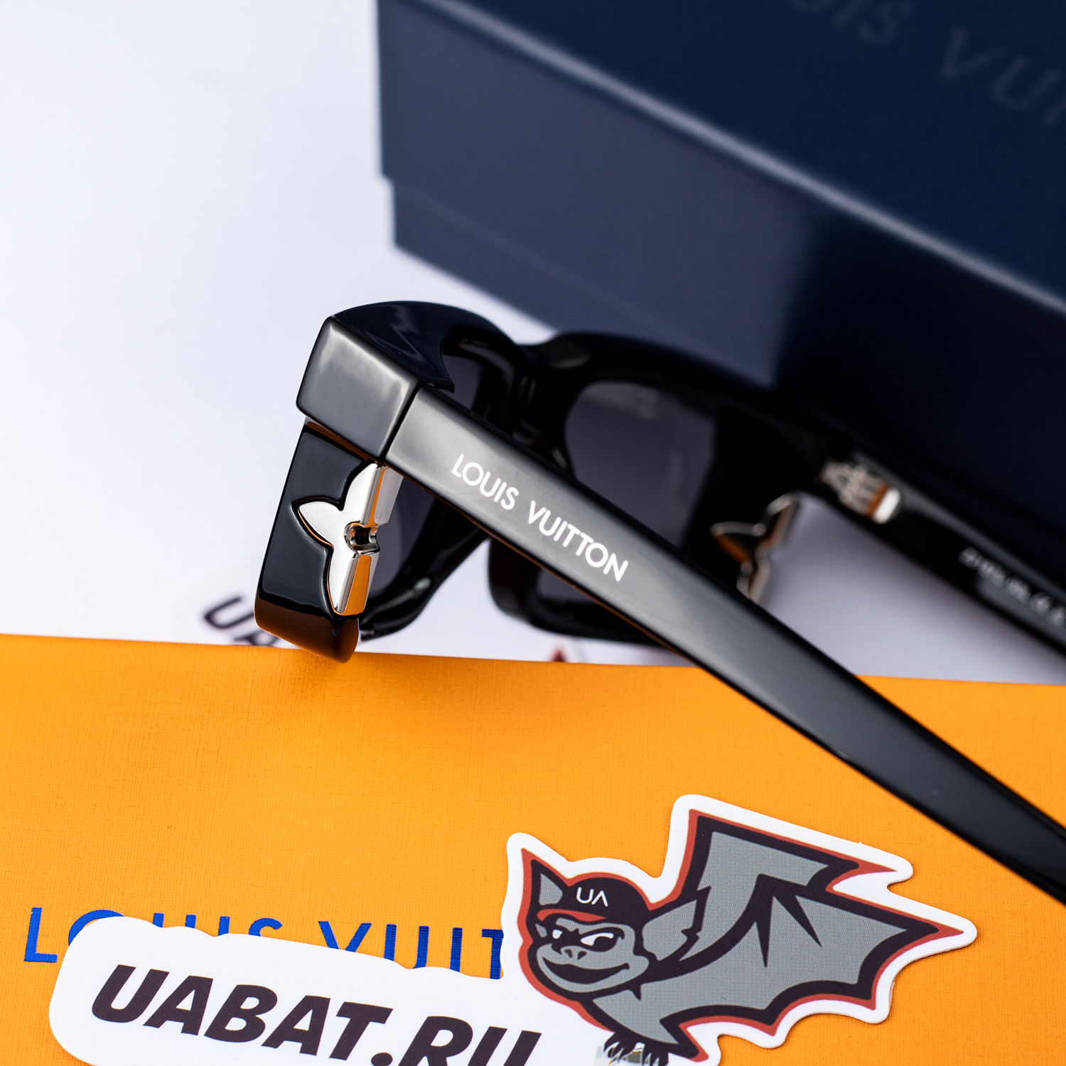 l0*is V*t0n venice square sunglasses z2187u