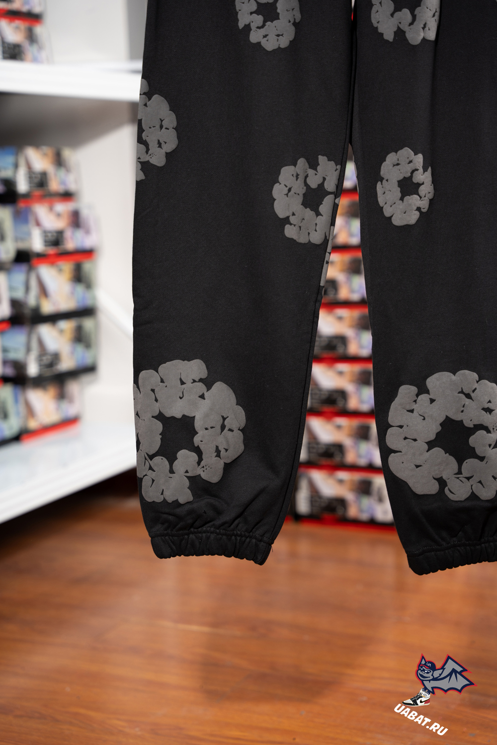 denim tears cotton wreath sweatpants black monoCh*0me