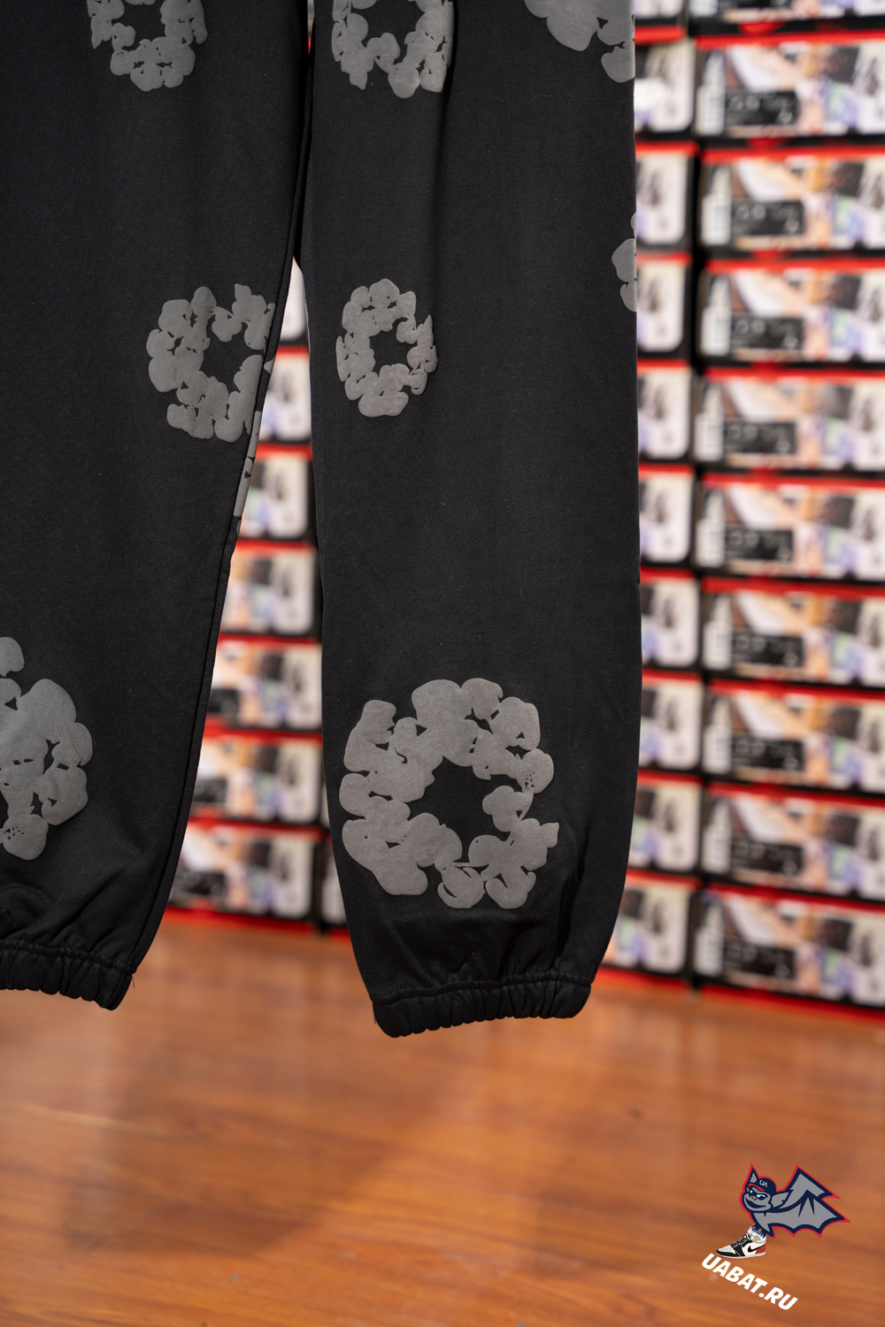 denim tears cotton wreath sweatpants black monoCh*0me