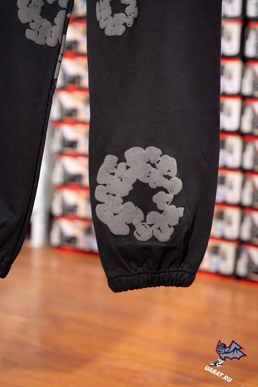 denim tears cotton wreath sweatpants black monoCh*0me