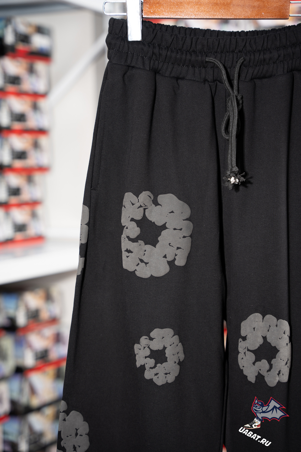 denim tears cotton wreath sweatpants black monoCh*0me