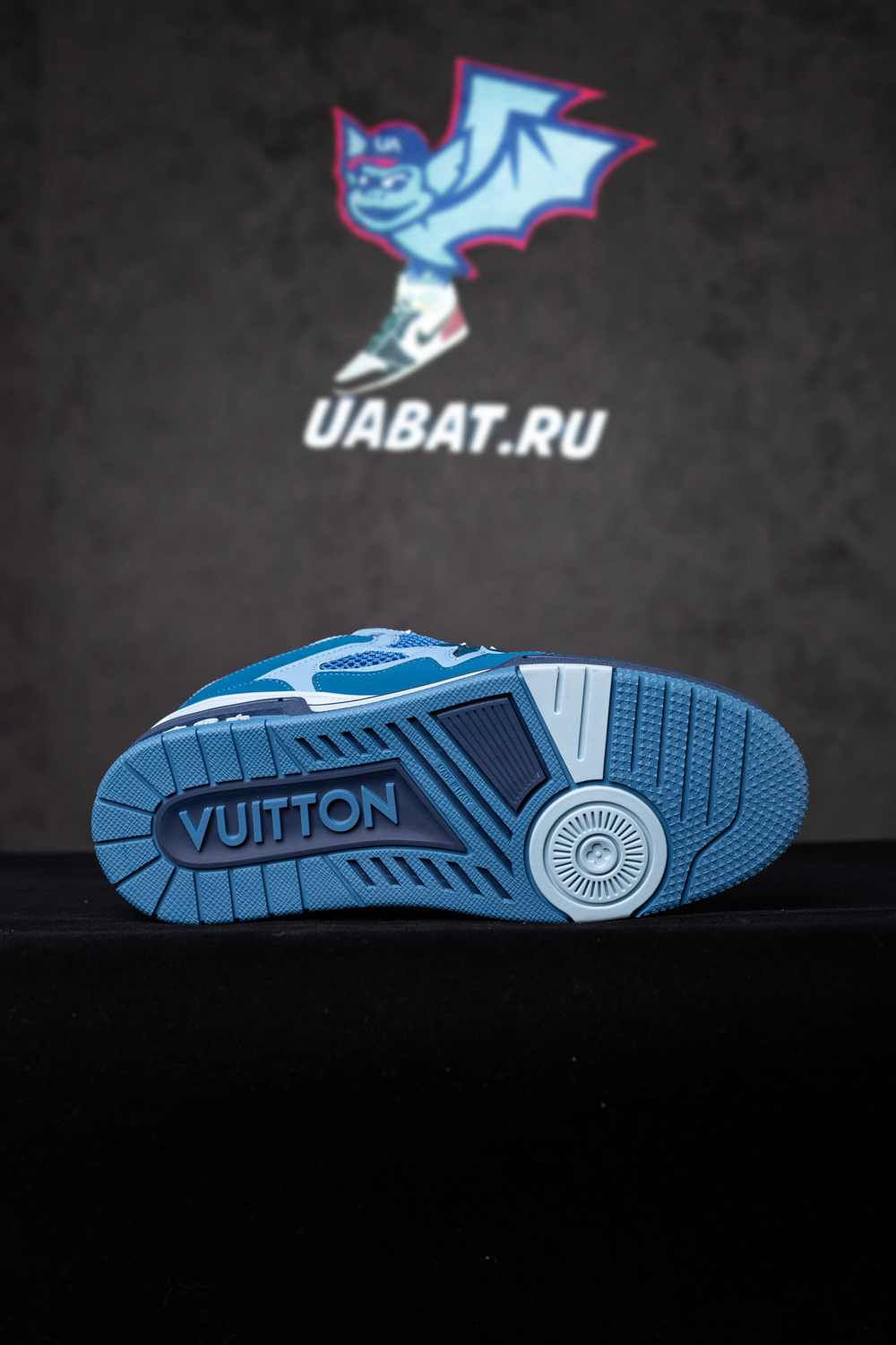 l0*is V*t0n skate sneakers