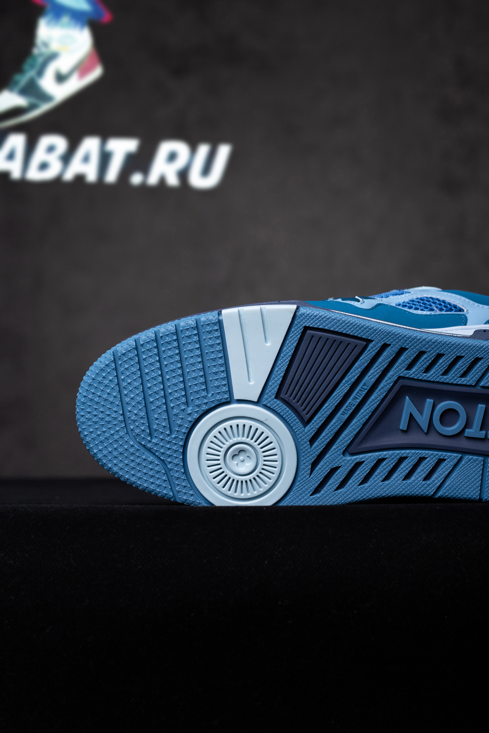 l0*is V*t0n skate sneakers