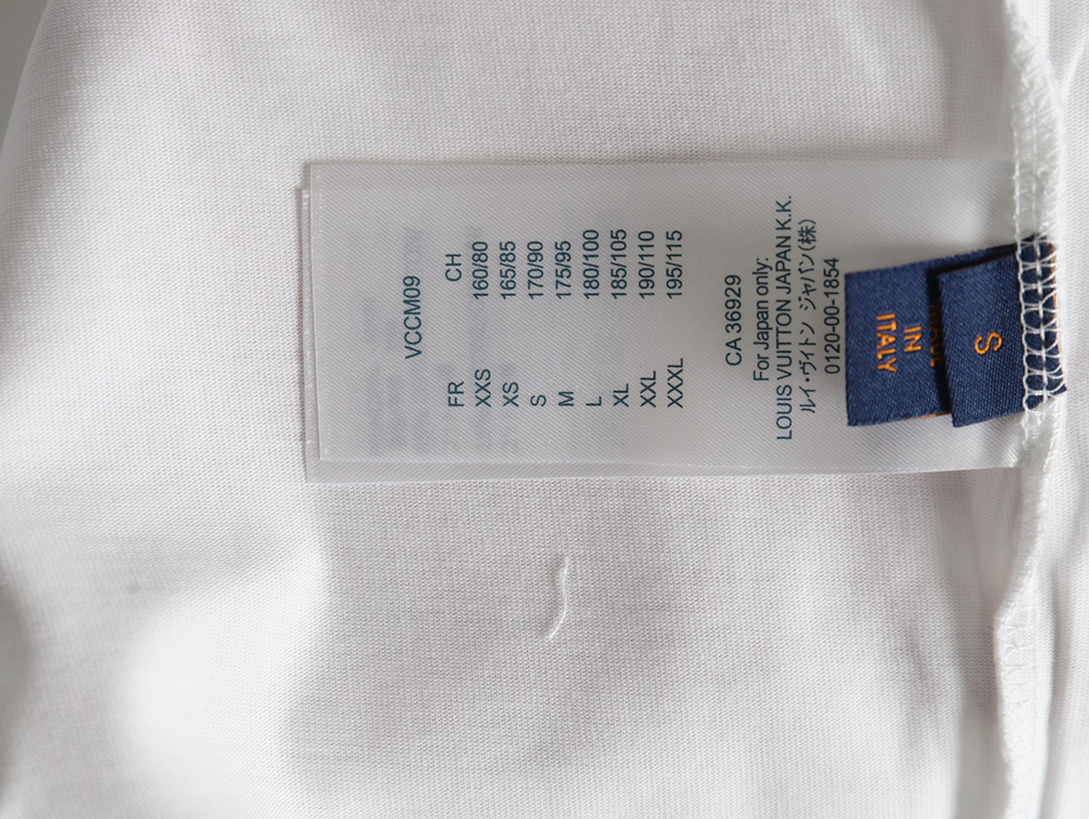 l0*is V*t0n collar graffiti letters printed large logo short-sleeved t-shirt