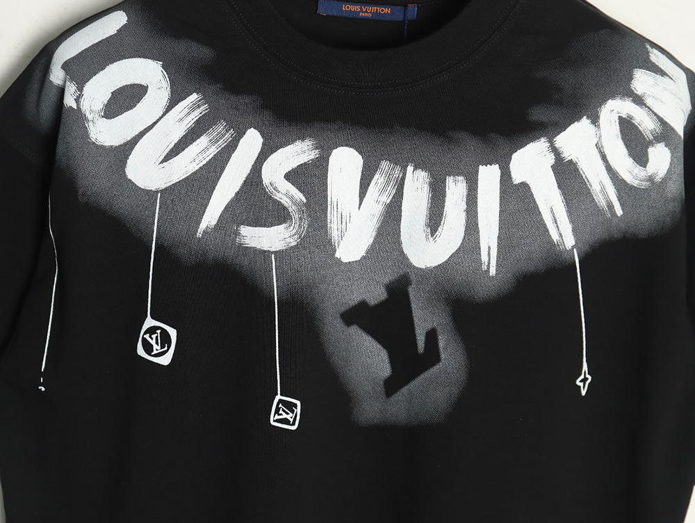 l0*is V*t0n collar graffiti letters printed large logo short-sleeved t-shirt tsk1