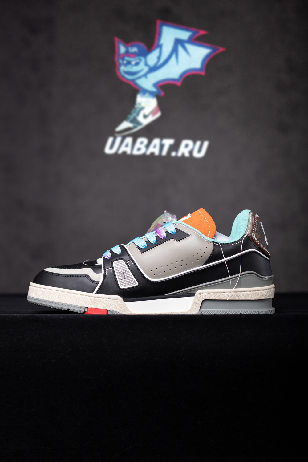 l0*is V*t0n trainers 