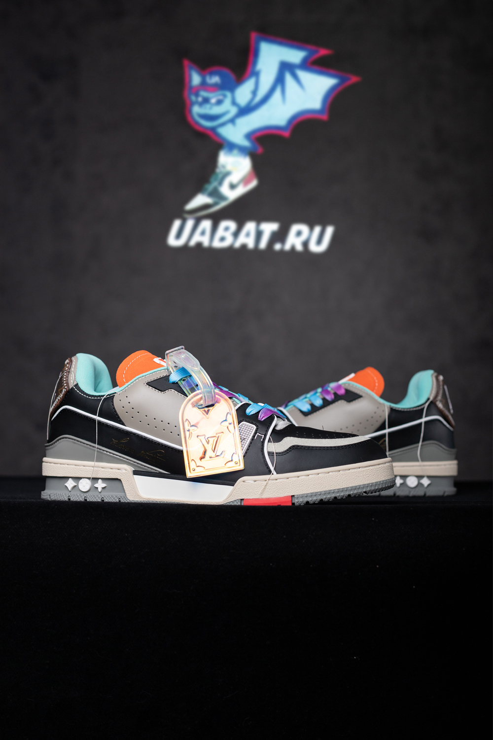 l0*is V*t0n trainers 