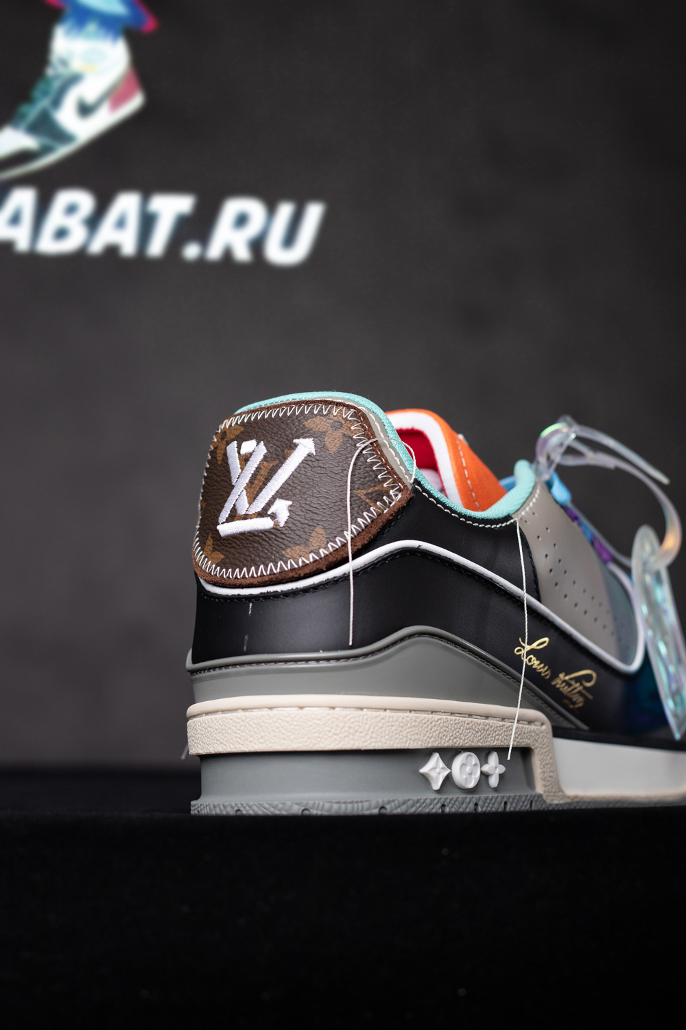 l0*is V*t0n trainers 