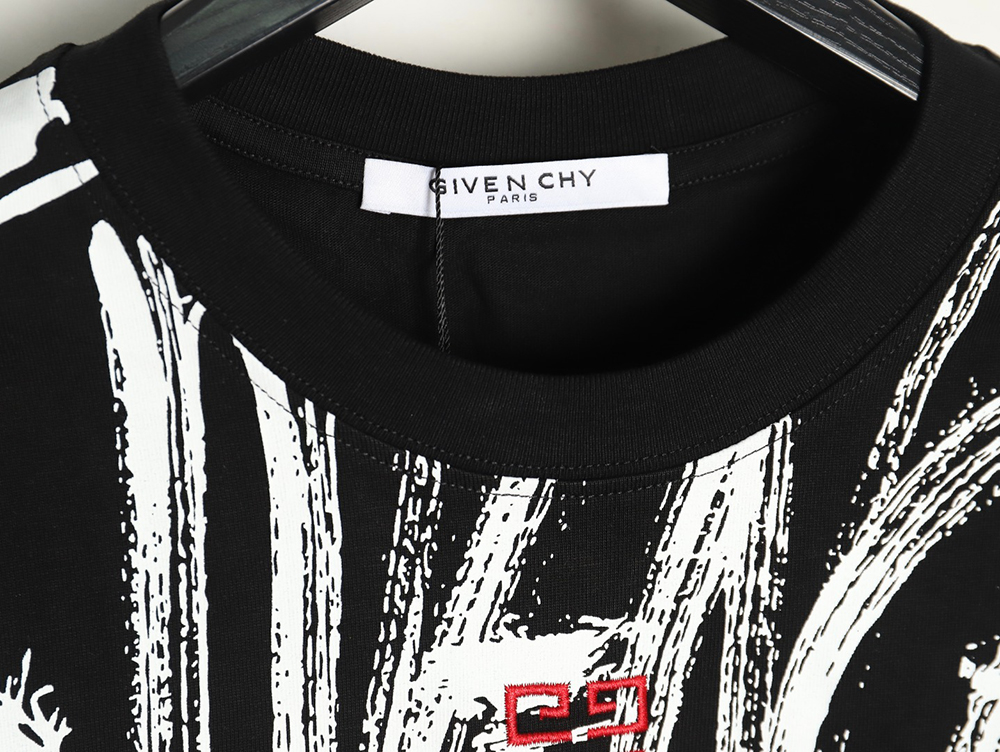 Givenchy graffiti lettering embroidered logo short sleeve TSK1