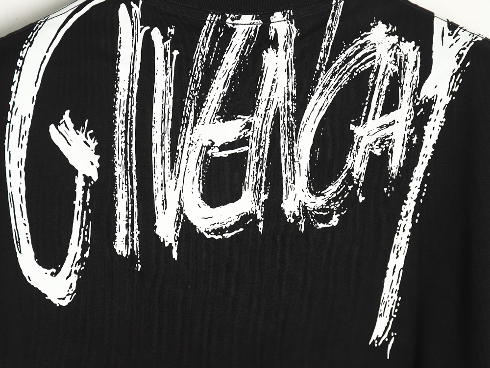 Givenchy graffiti lettering embroidered logo short sleeve TSK1