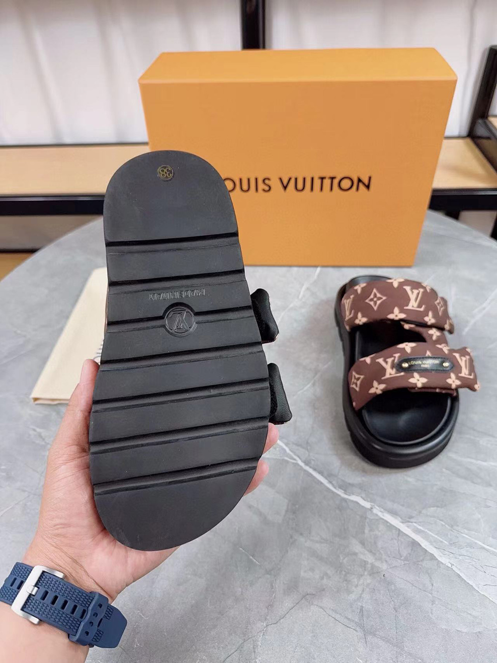 l0*is V*t0n pool pillow flat comfort mule