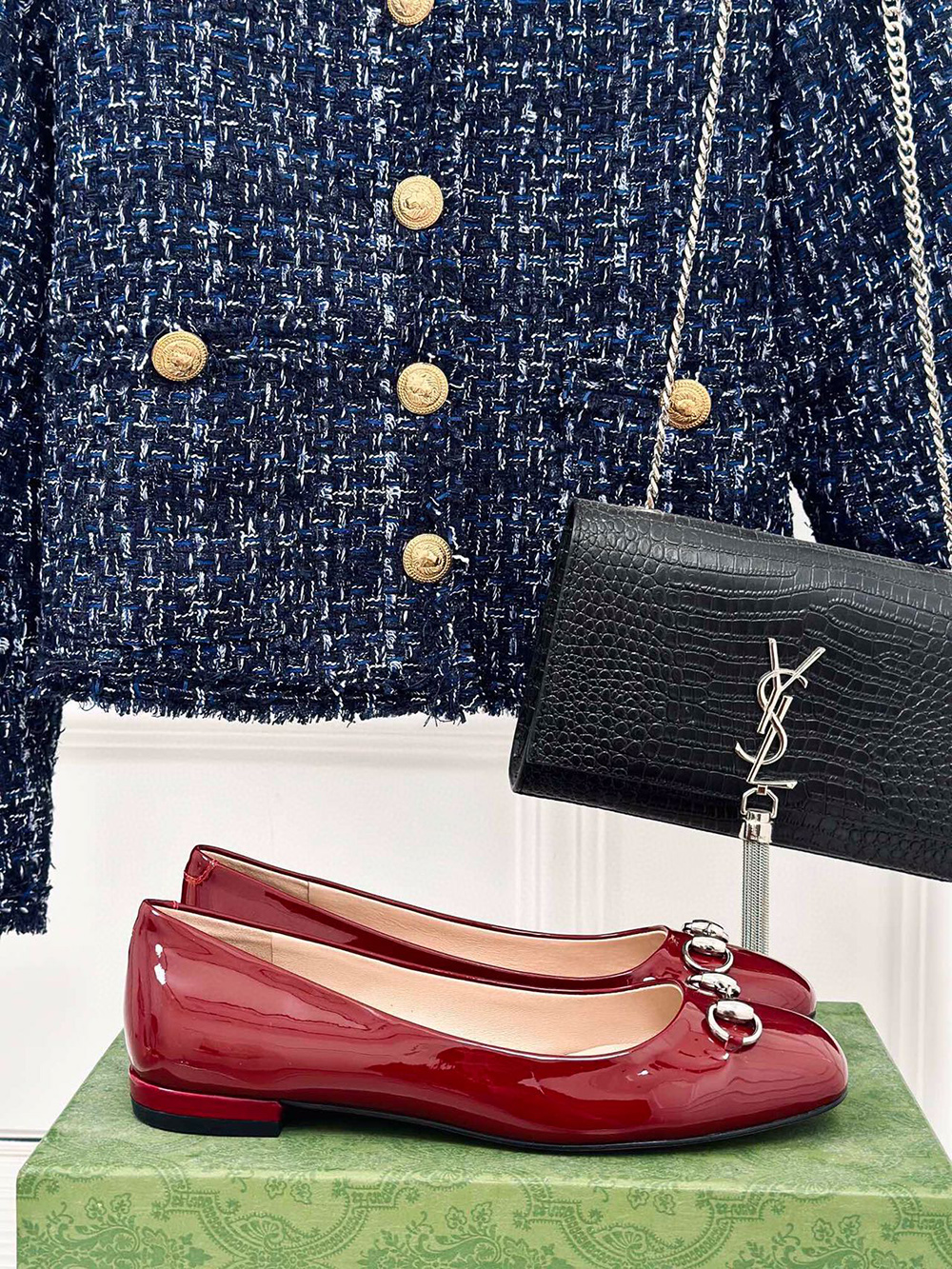 G*u*i horsebit black patent flats