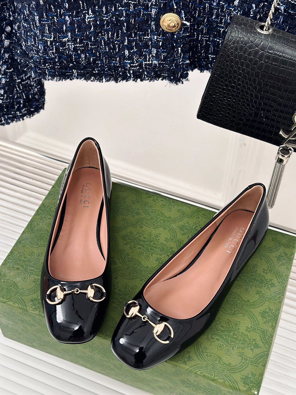 G*u*i horsebit black patent flats