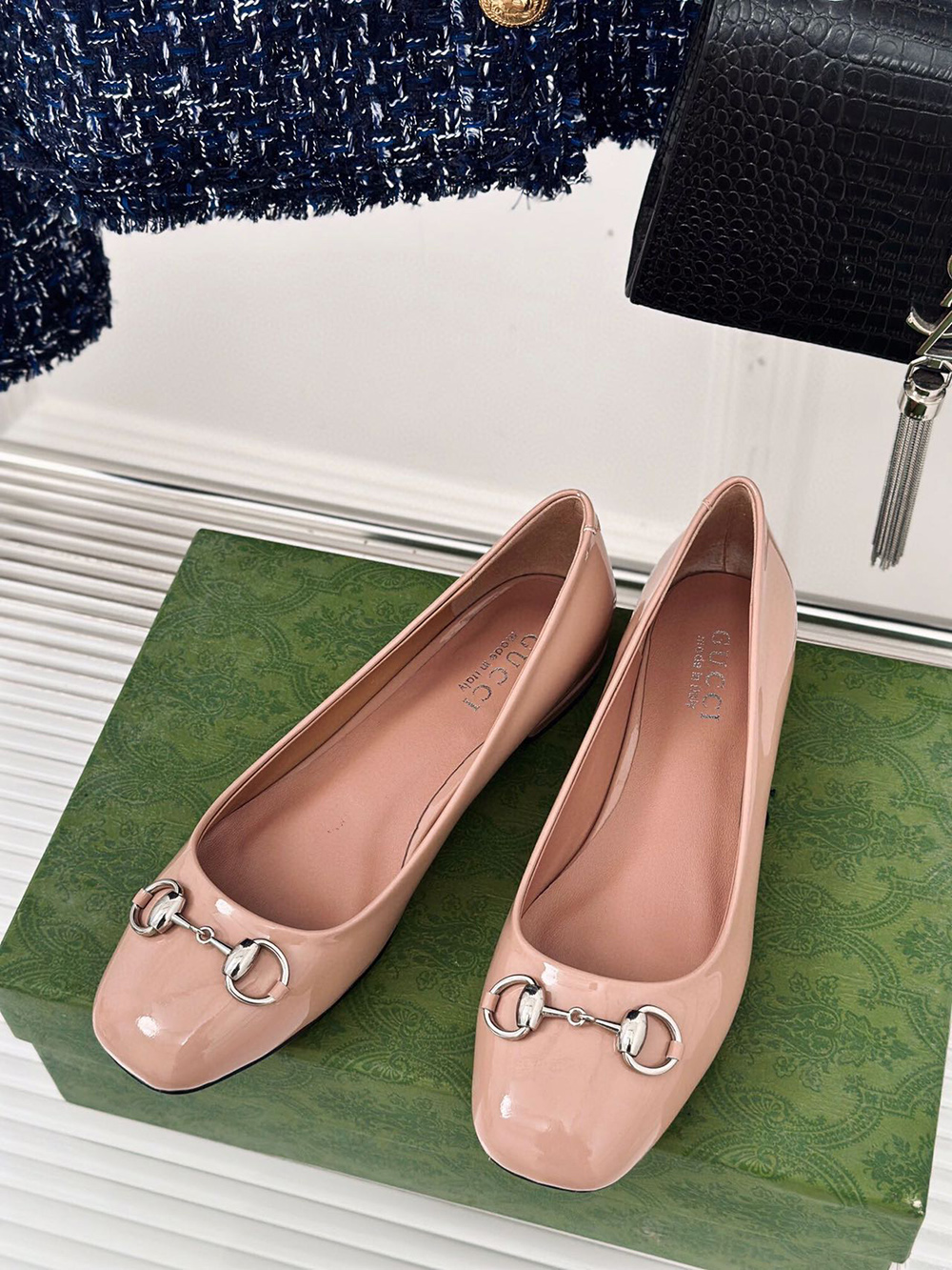 G*u*i horsebit black patent flats