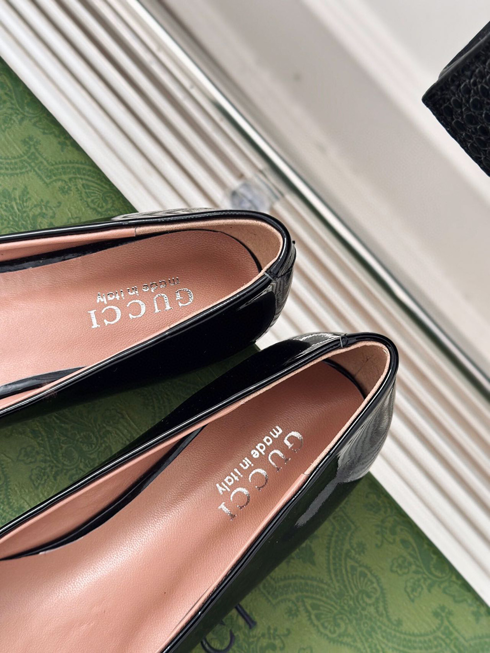 G*u*i horsebit black patent flats