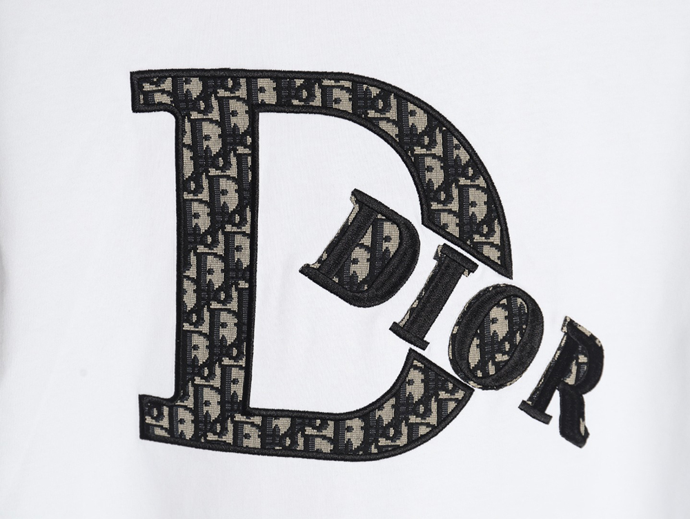 D*or presbyopia appliqué letter short sleeves