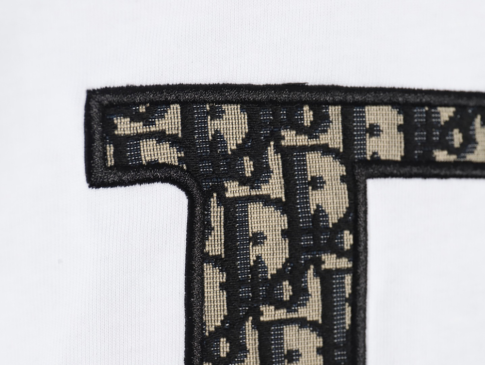 D*or presbyopia appliqué letter short sleeves