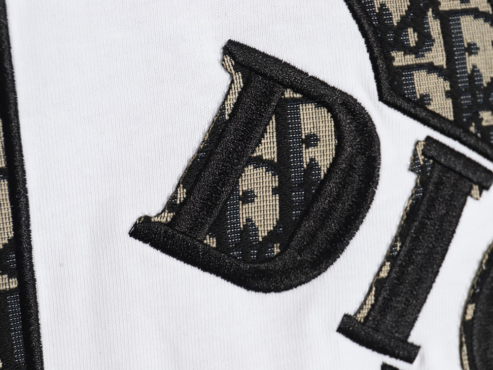 D*or presbyopia appliqué letter short sleeves