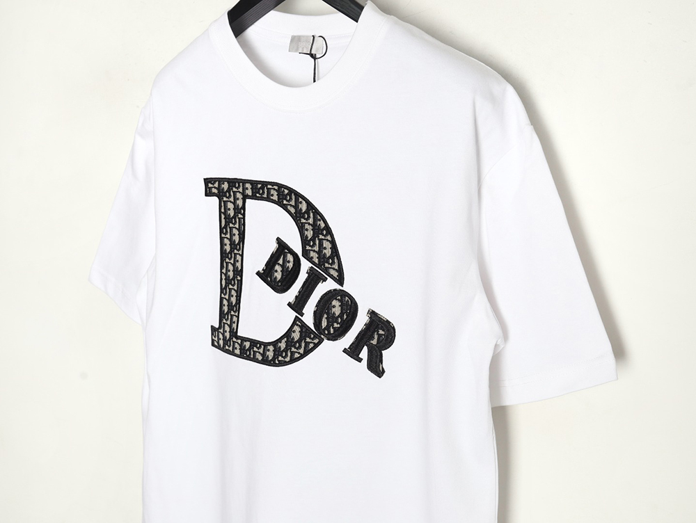 D*or presbyopia appliqué letter short sleeves