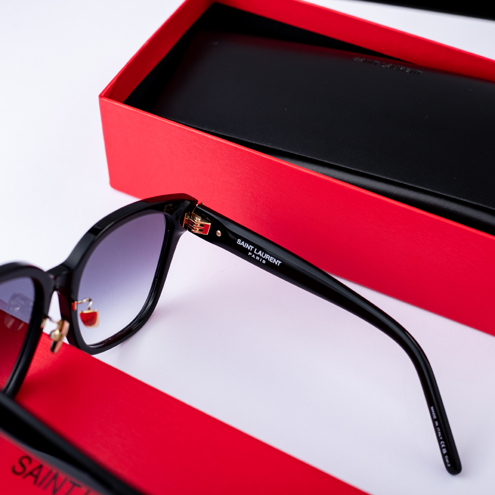 Sa**t Lau*nt eyeglasses m105f