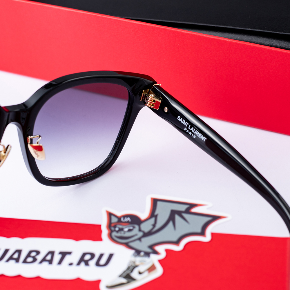 Sa**t Lau*nt eyeglasses m105f