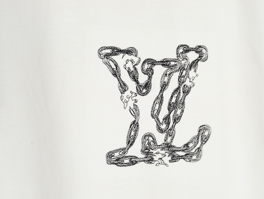 l0*is V*t0n cursive chain embroidered t-shirt