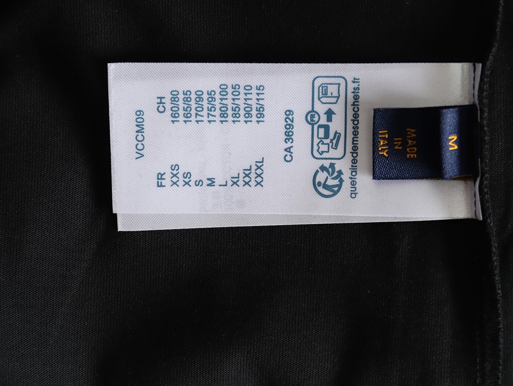 l0*is V*t0n cursive chain embroidered t-shirt tsk1