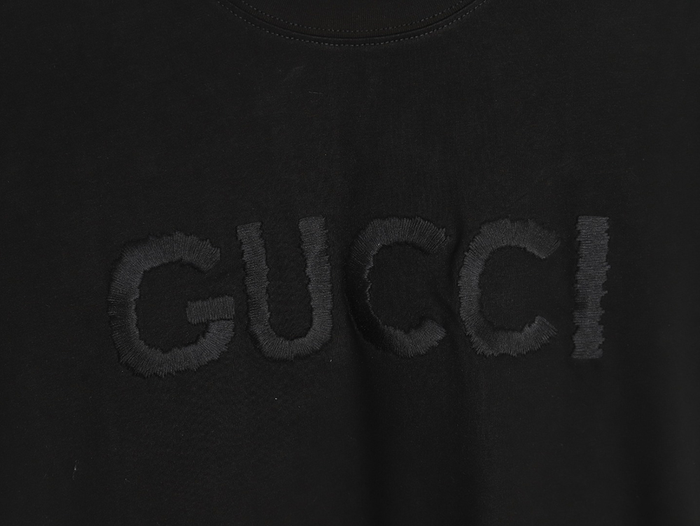 G*u*i chest lettering embroidered short sleeve t-shirt