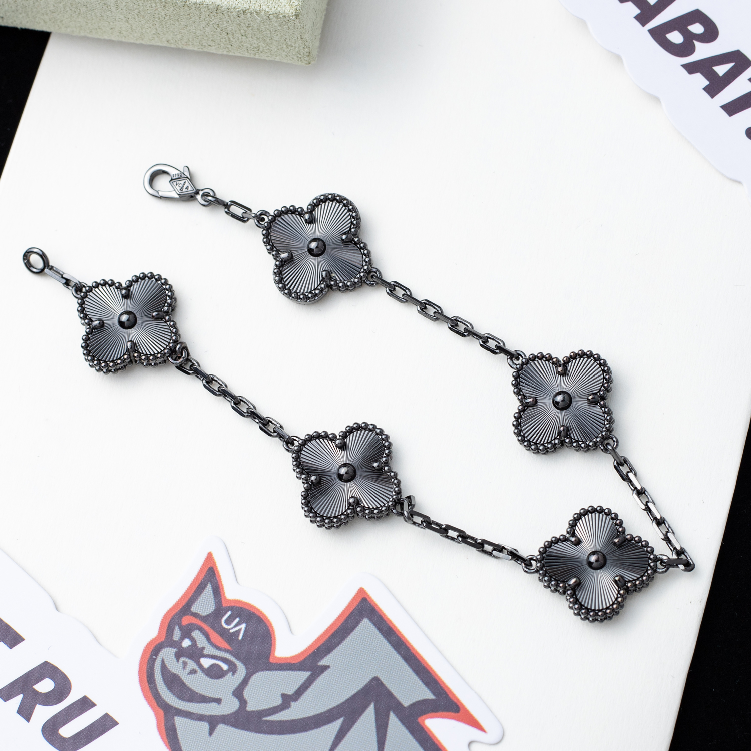 V*N CL*F & arpels bracelet  au750