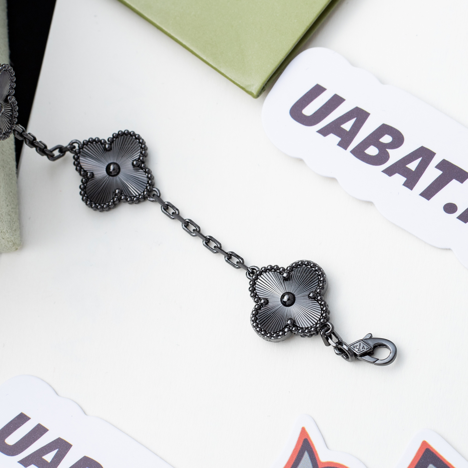 V*N CL*F & arpels bracelet  au750