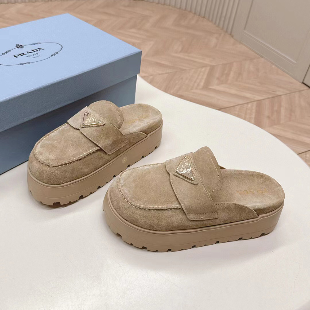 Pra*a triangle-logo mules