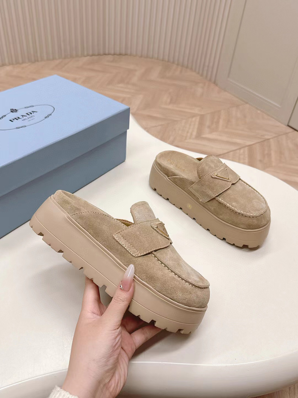 Pra*a triangle-logo mules