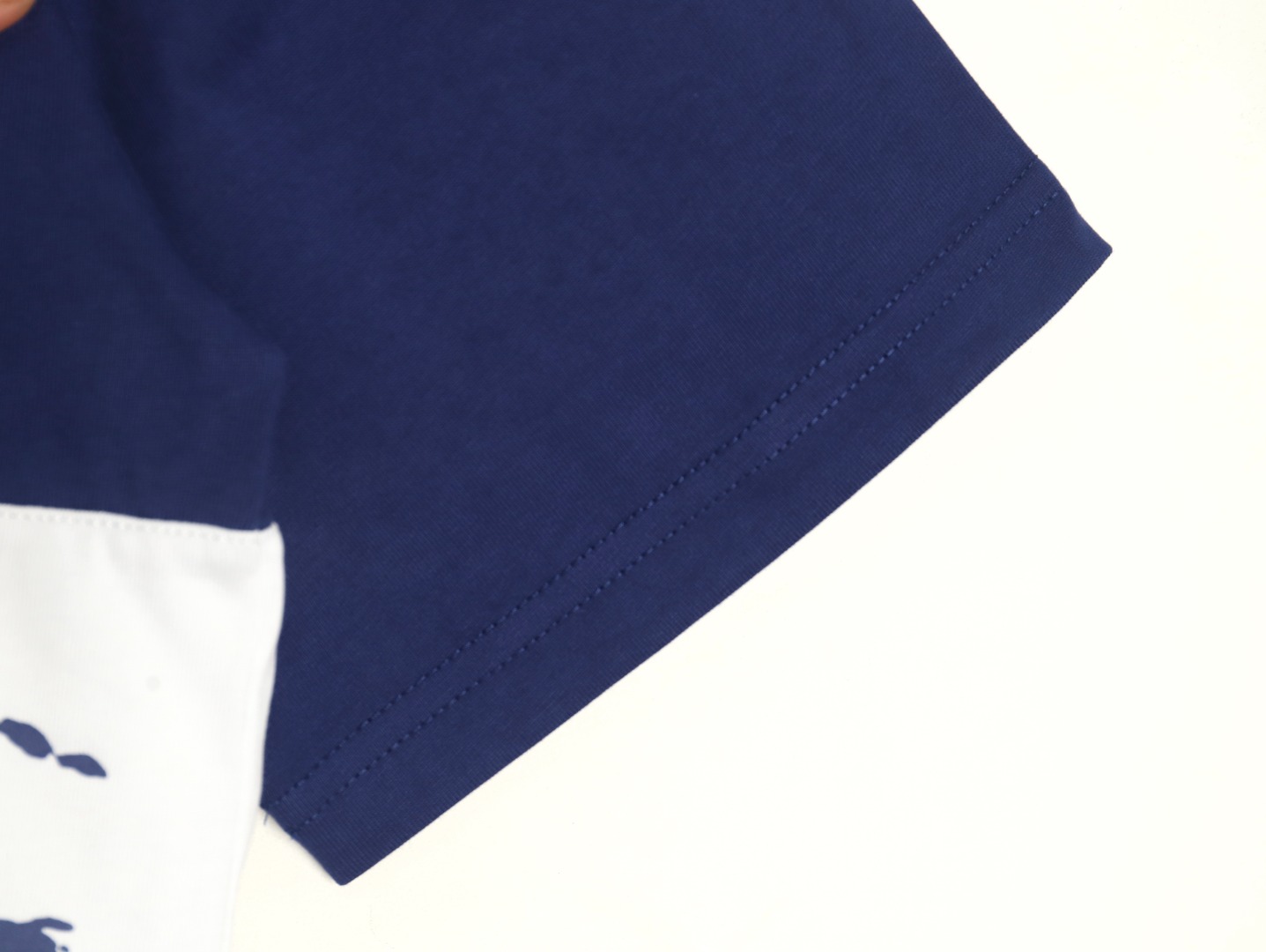 B**rry white horizontal striped war horse print short sleeves