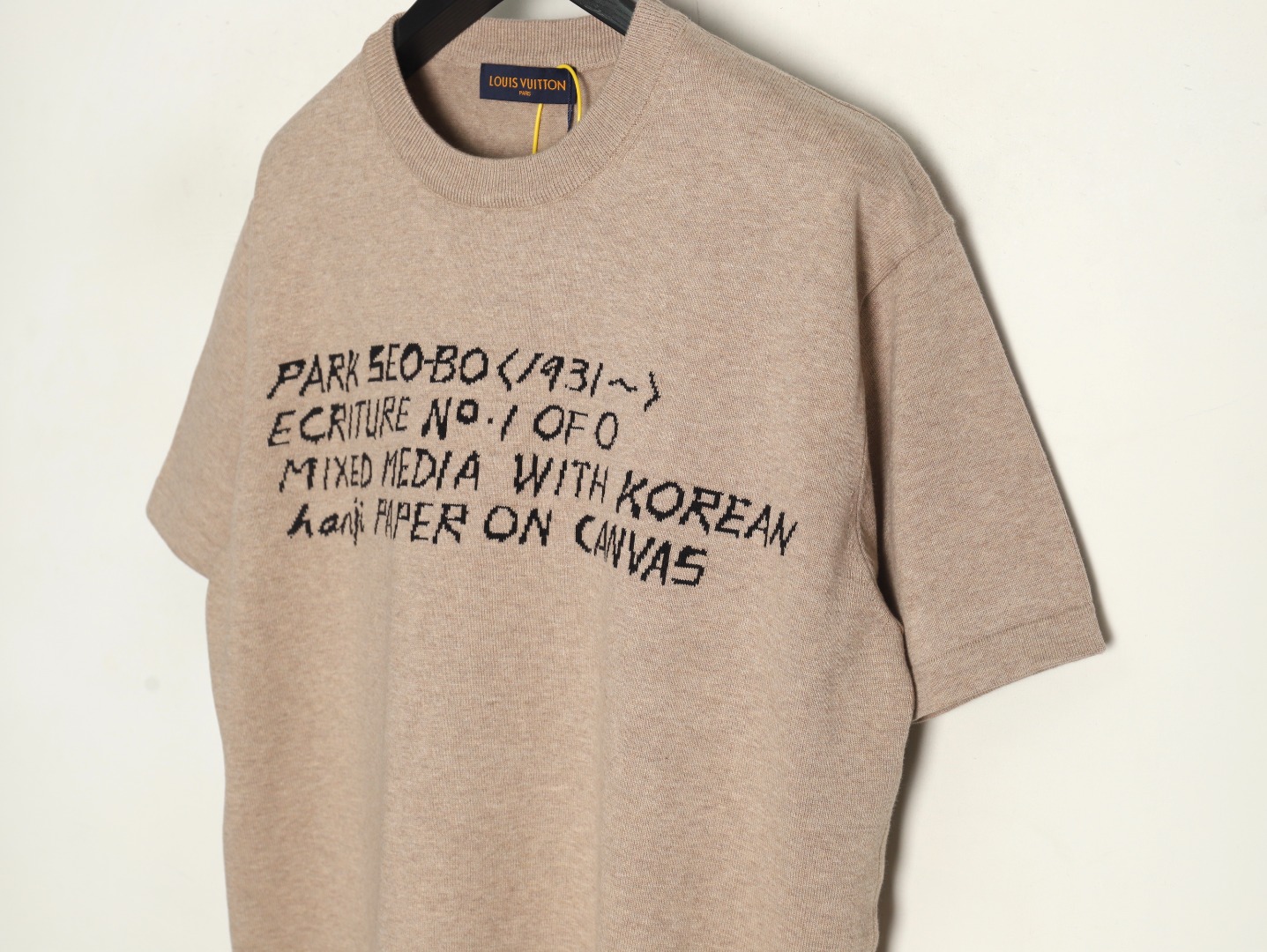 l0*is V*t0n lettering pattern short sleeve