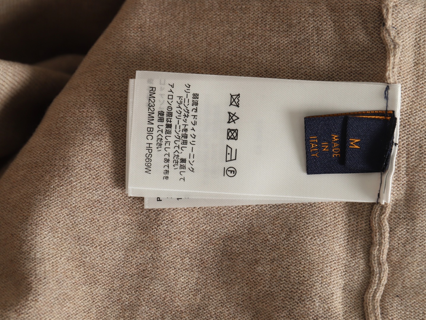 l0*is V*t0n lettering pattern short sleeve