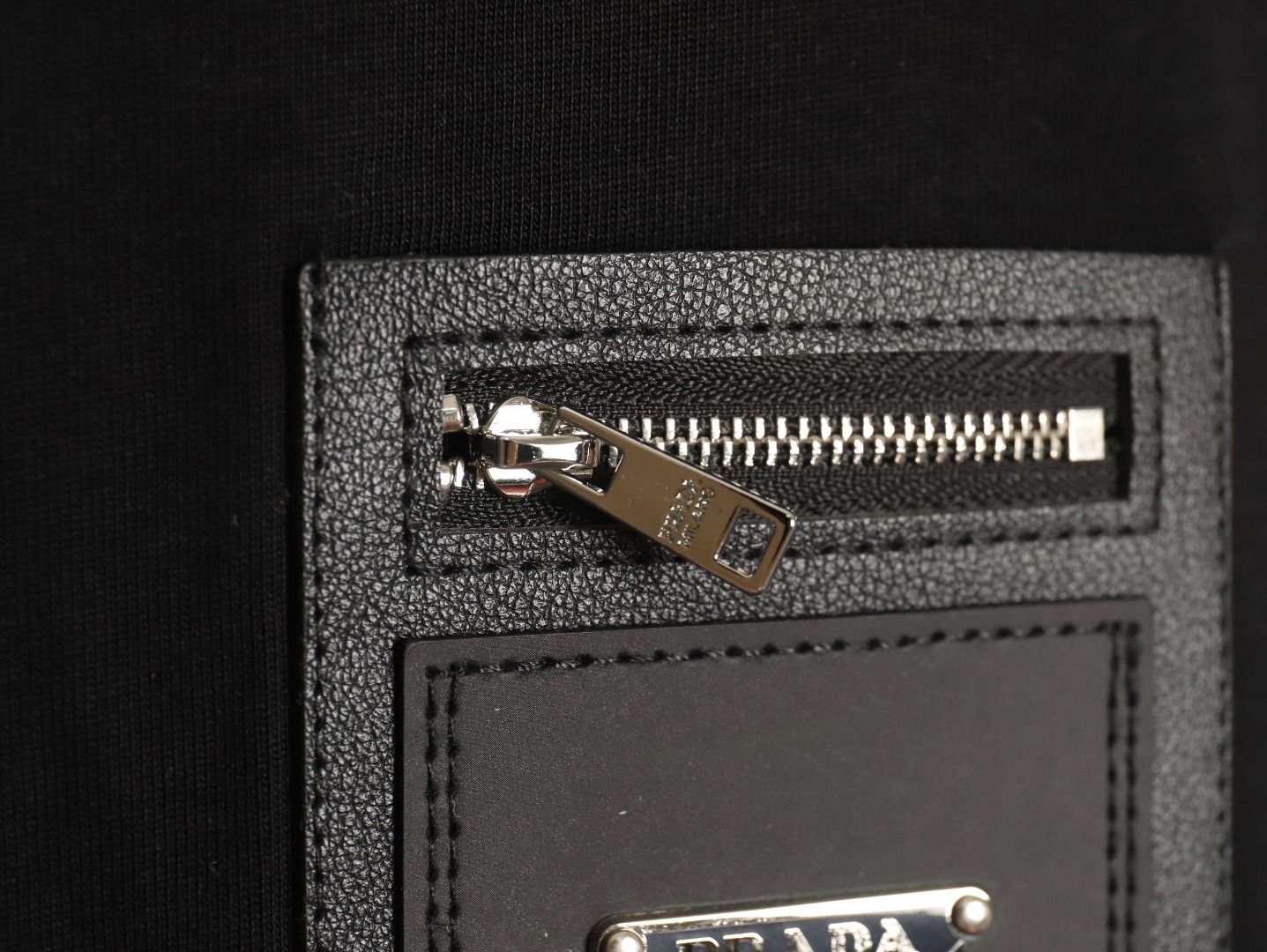 Pra*a triangle logo leather tag pocket short sleeves tsk1