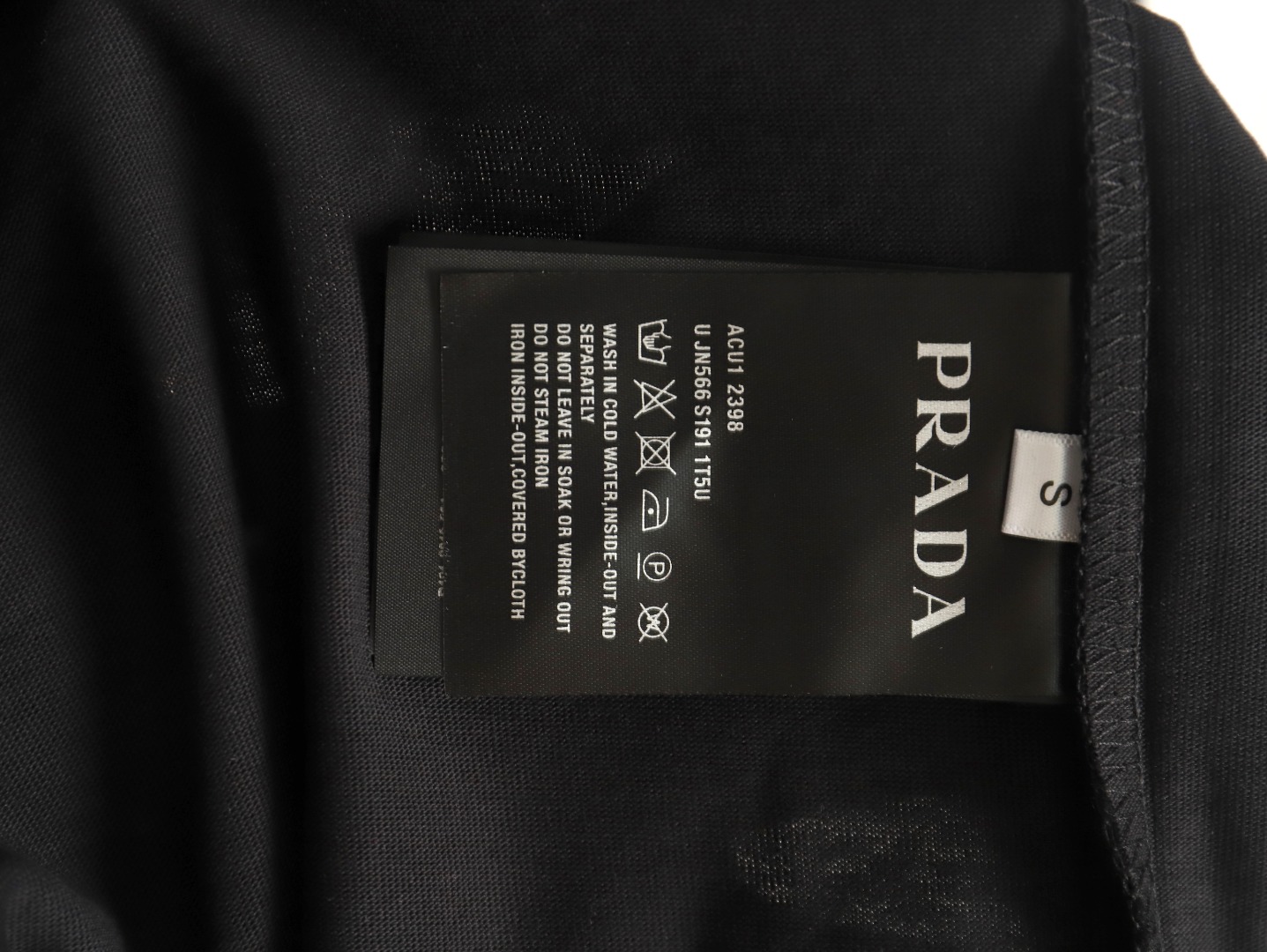 Pra*a triangle logo leather tag pocket short sleeves tsk1