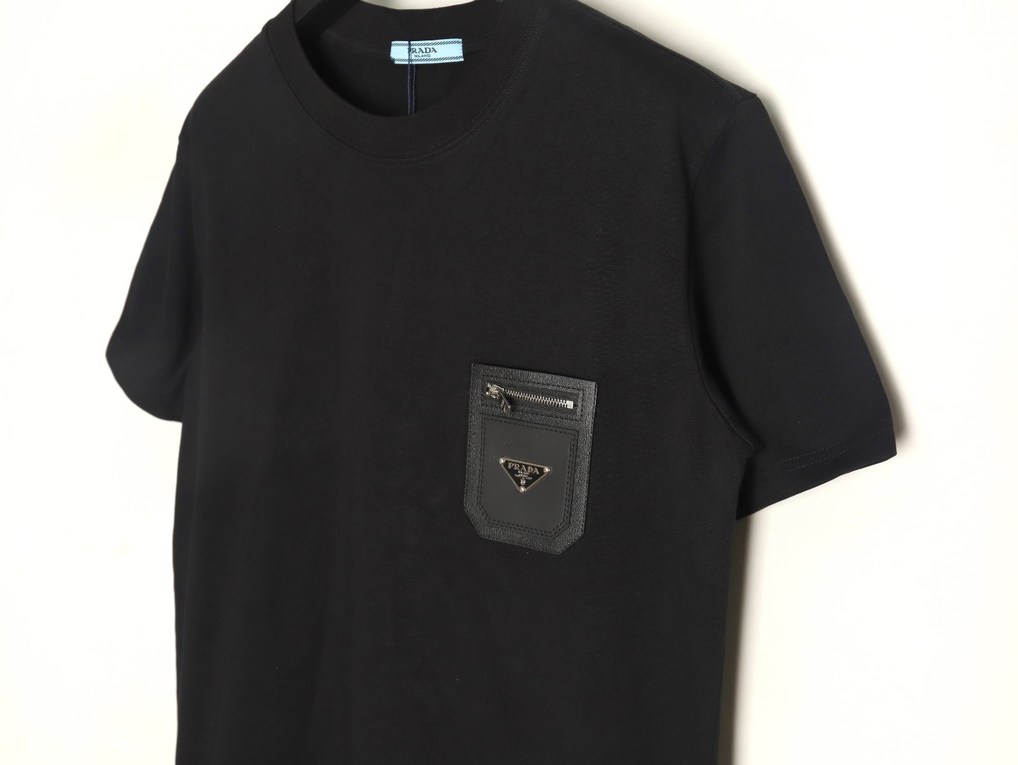 Pra*a triangle logo leather tag pocket short sleeves tsk1
