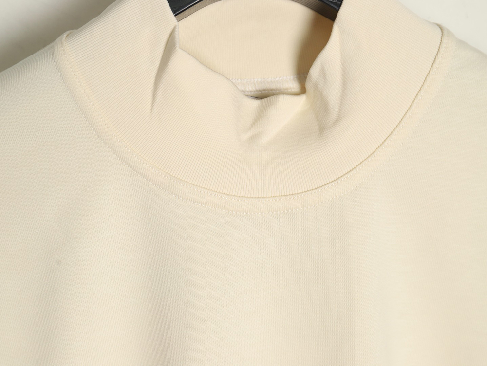 bo*te*ga Ve*ne*ta small turtleneck short-sleeved t-shirt