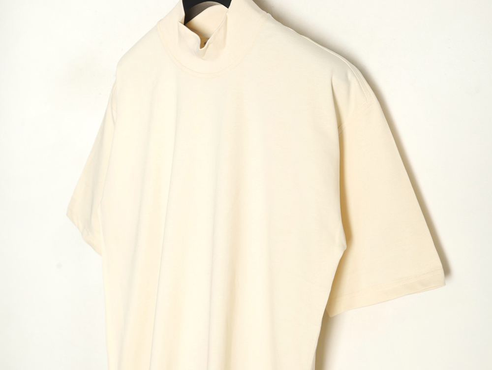 bo*te*ga Ve*ne*ta small turtleneck short-sleeved t-shirt