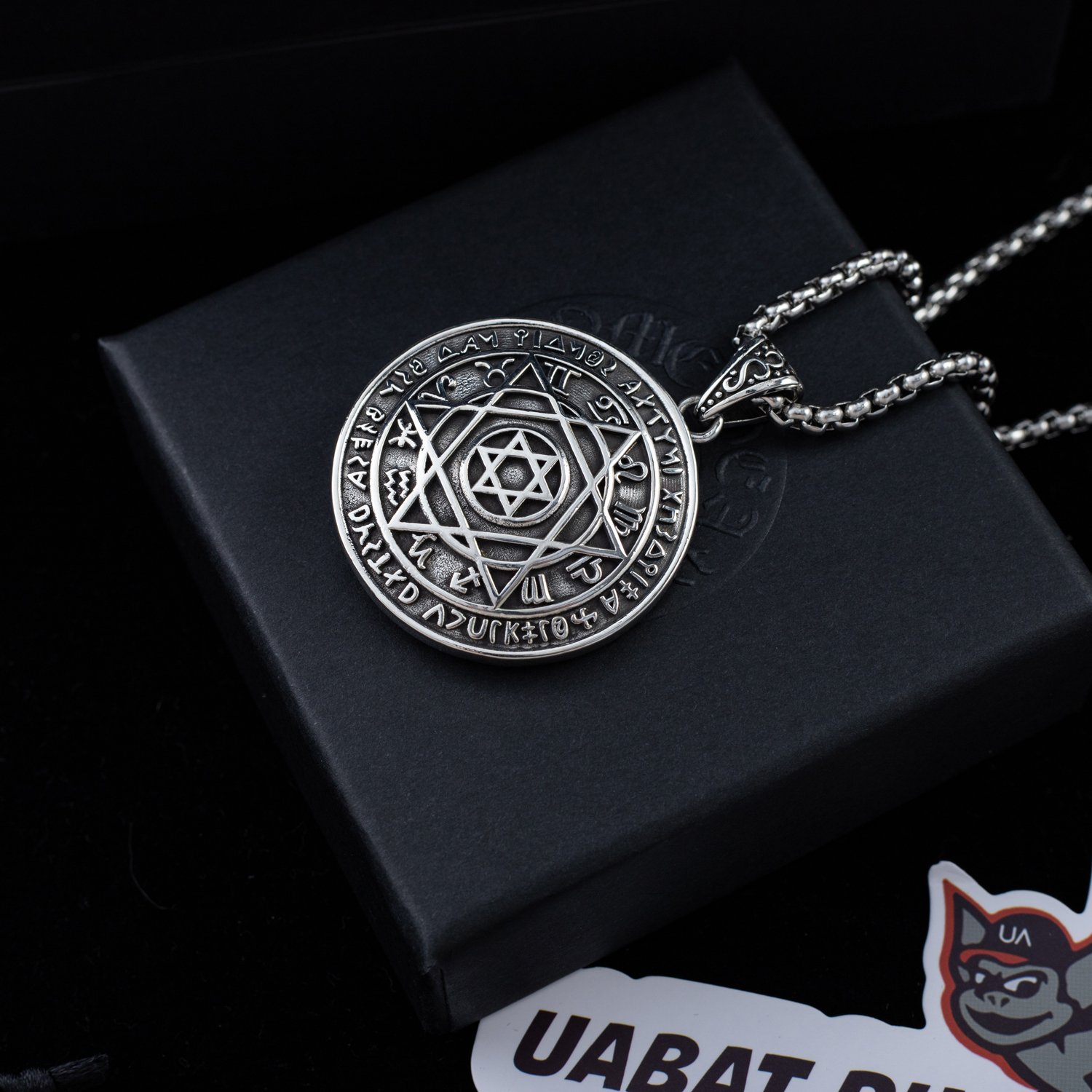 Ch**me He**ts necklaces