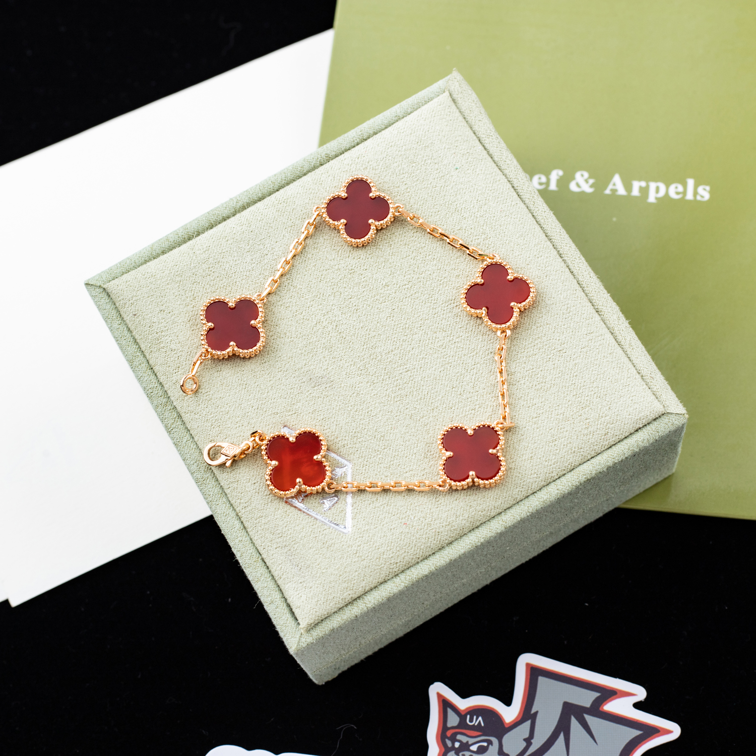 V*N CL*F & arpels rose gold carnelian bracelet