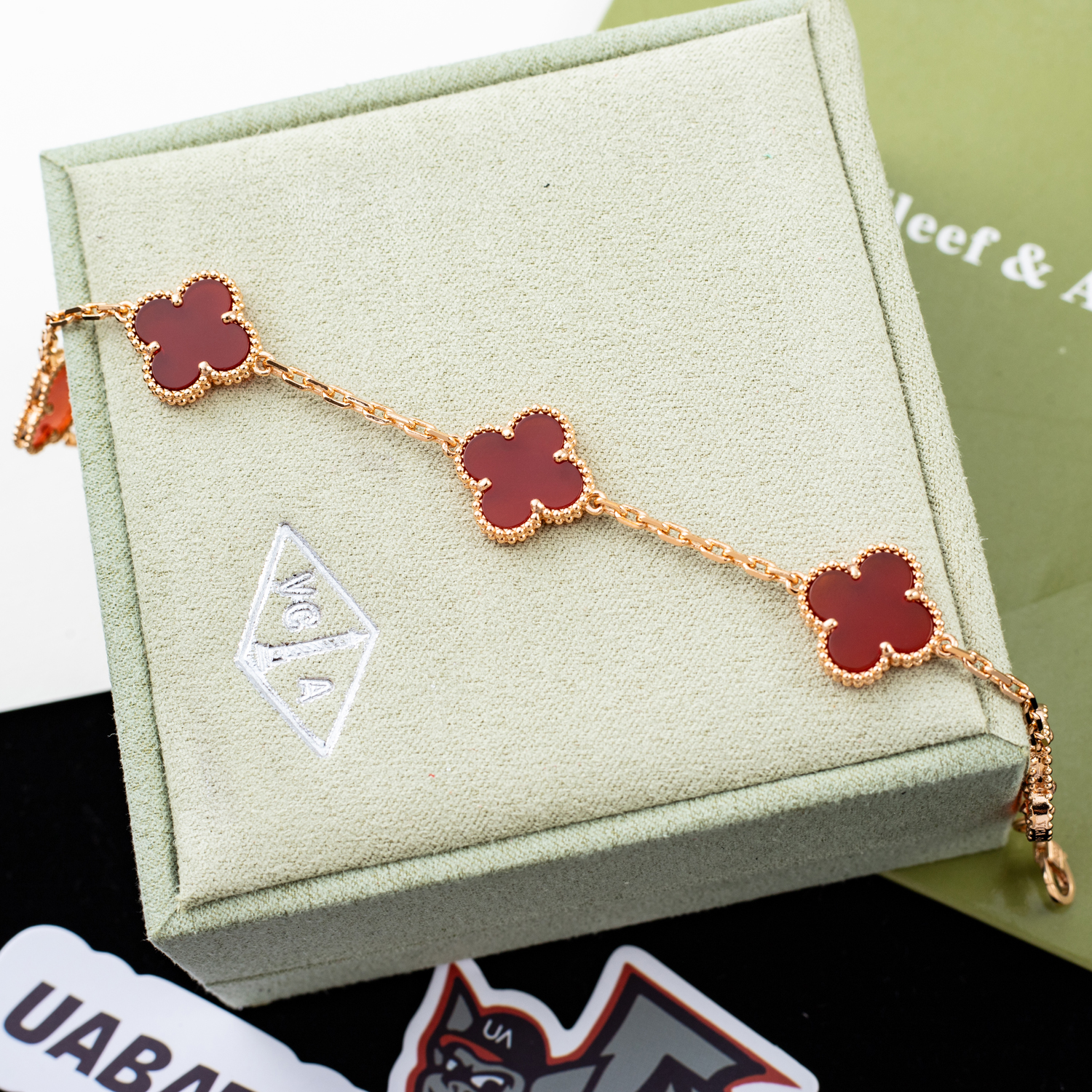 V*N CL*F & arpels rose gold carnelian bracelet