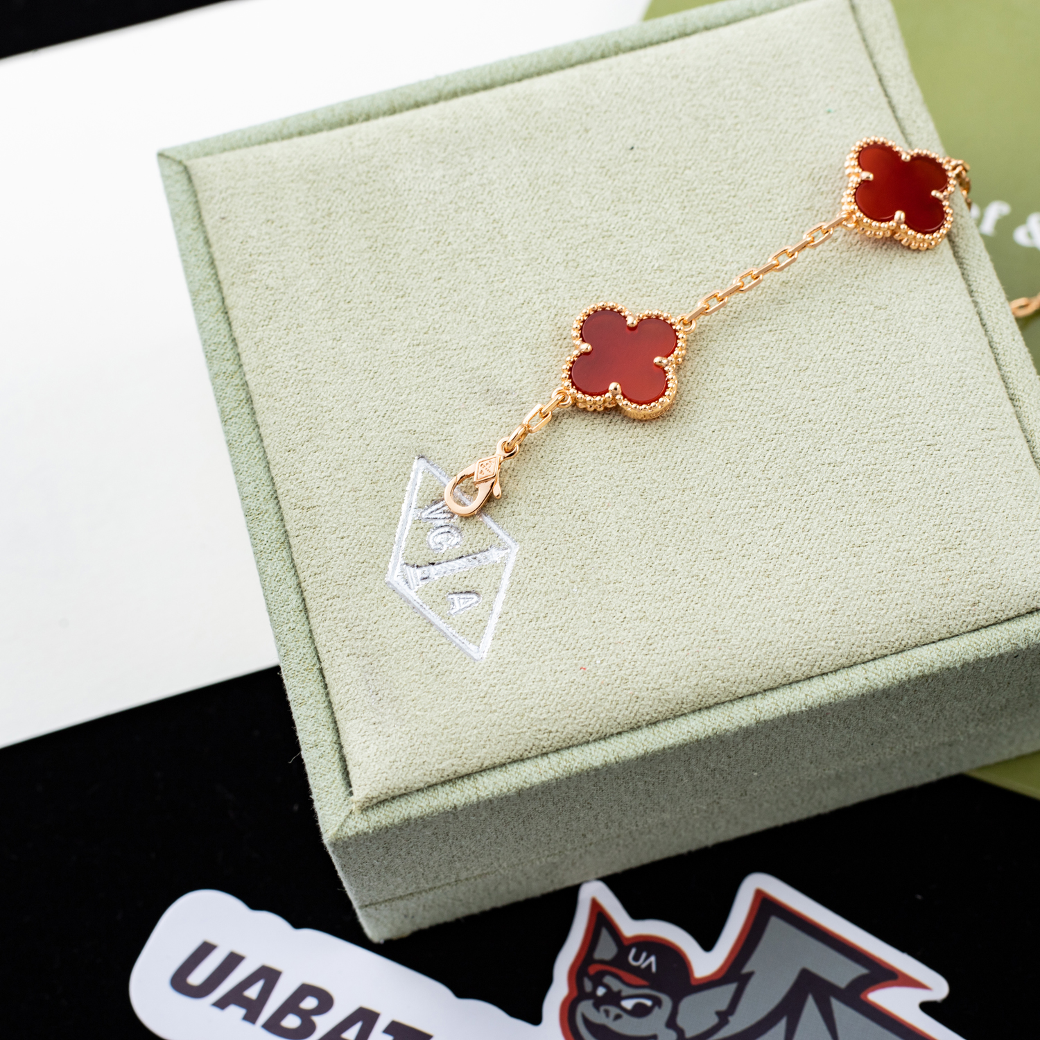 V*N CL*F & arpels rose gold carnelian bracelet