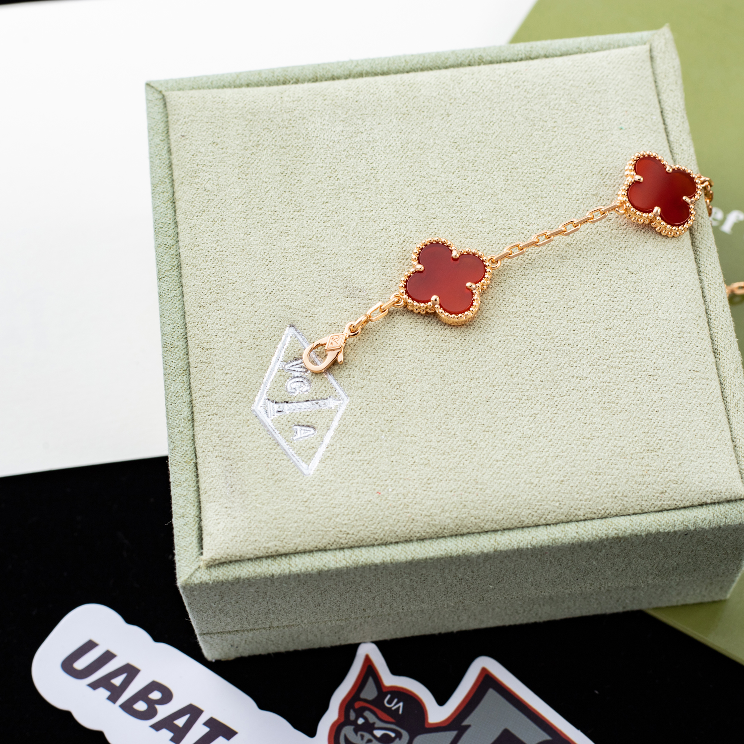 V*N CL*F & arpels rose gold carnelian bracelet