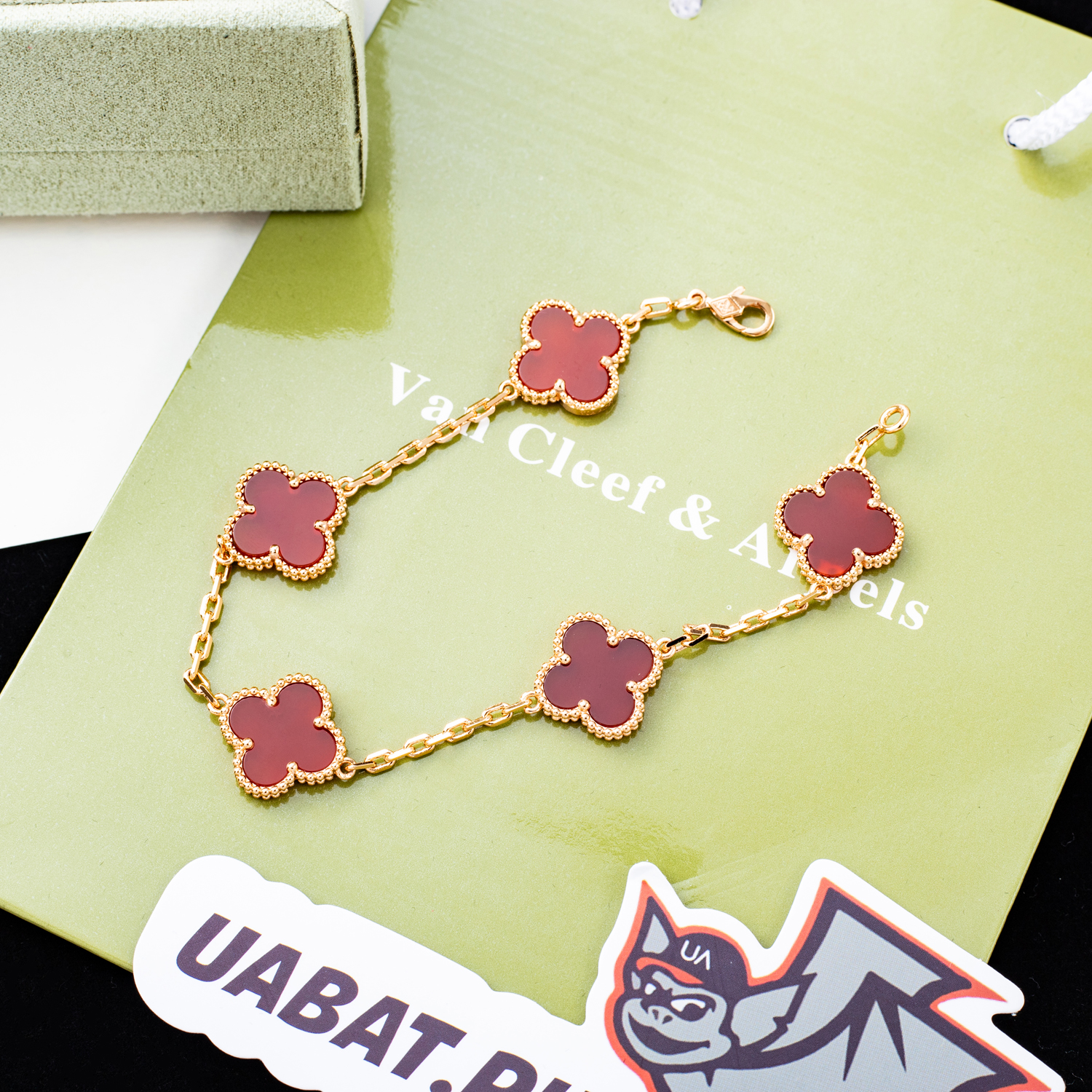 V*N CL*F & arpels rose gold carnelian bracelet